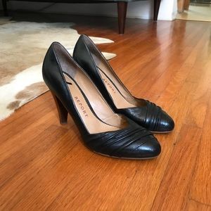 Beautiful black Report pumps size 8.5
